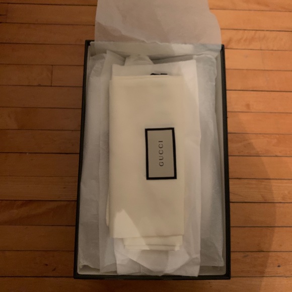 AUTHENTIC Gucci Sneakers (see tag still attached) - Picture 5 of 10